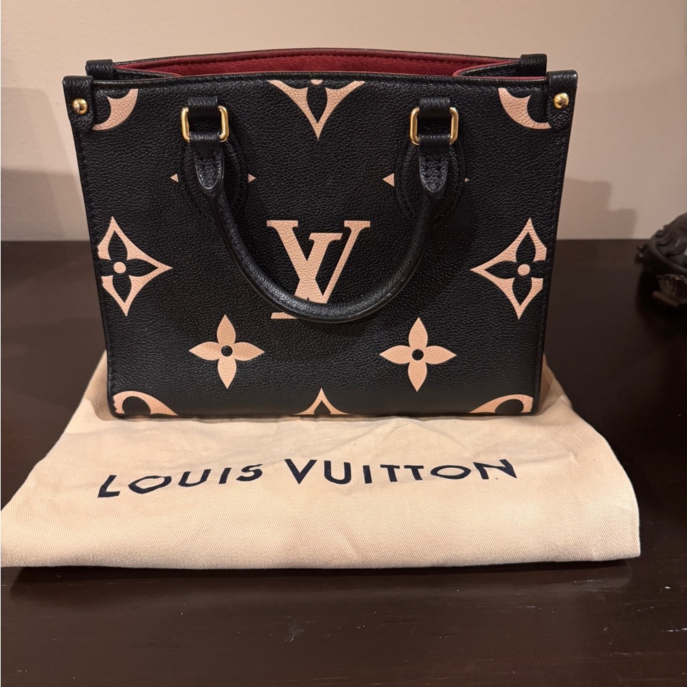 GORGEOUS LV On the Go PM Bicolor Handbag Monogram empreinte Black Beige